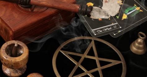 Exploring the Connection Between Pagan Cauldrons and Tarot Symbolism